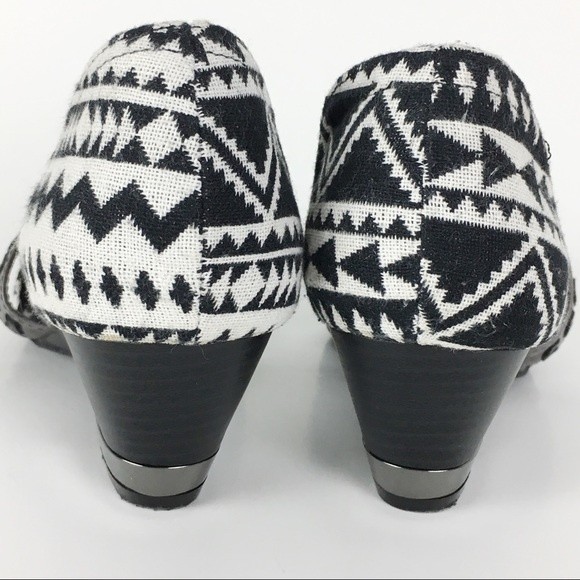 Size 6 Geometric Aztec Tribal Black White Grey Womens Low Wedge Heels Shoes - Picture 7 of 9